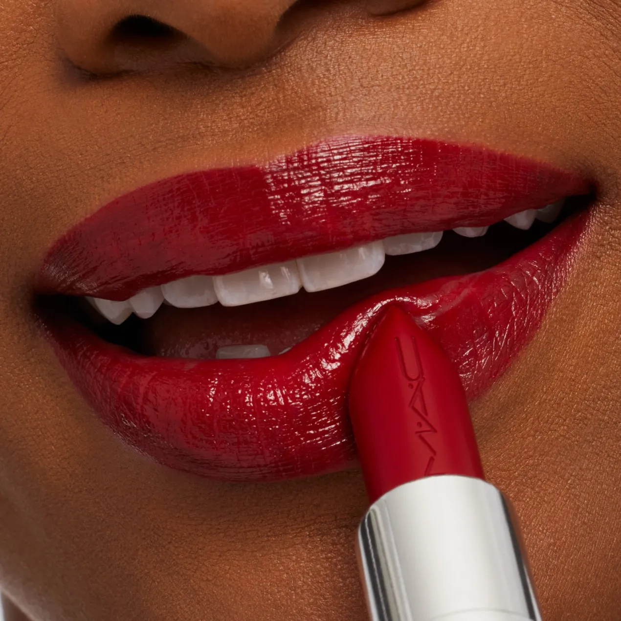 Barra de labios M·A·Cximal Sleek Satin Lipstick