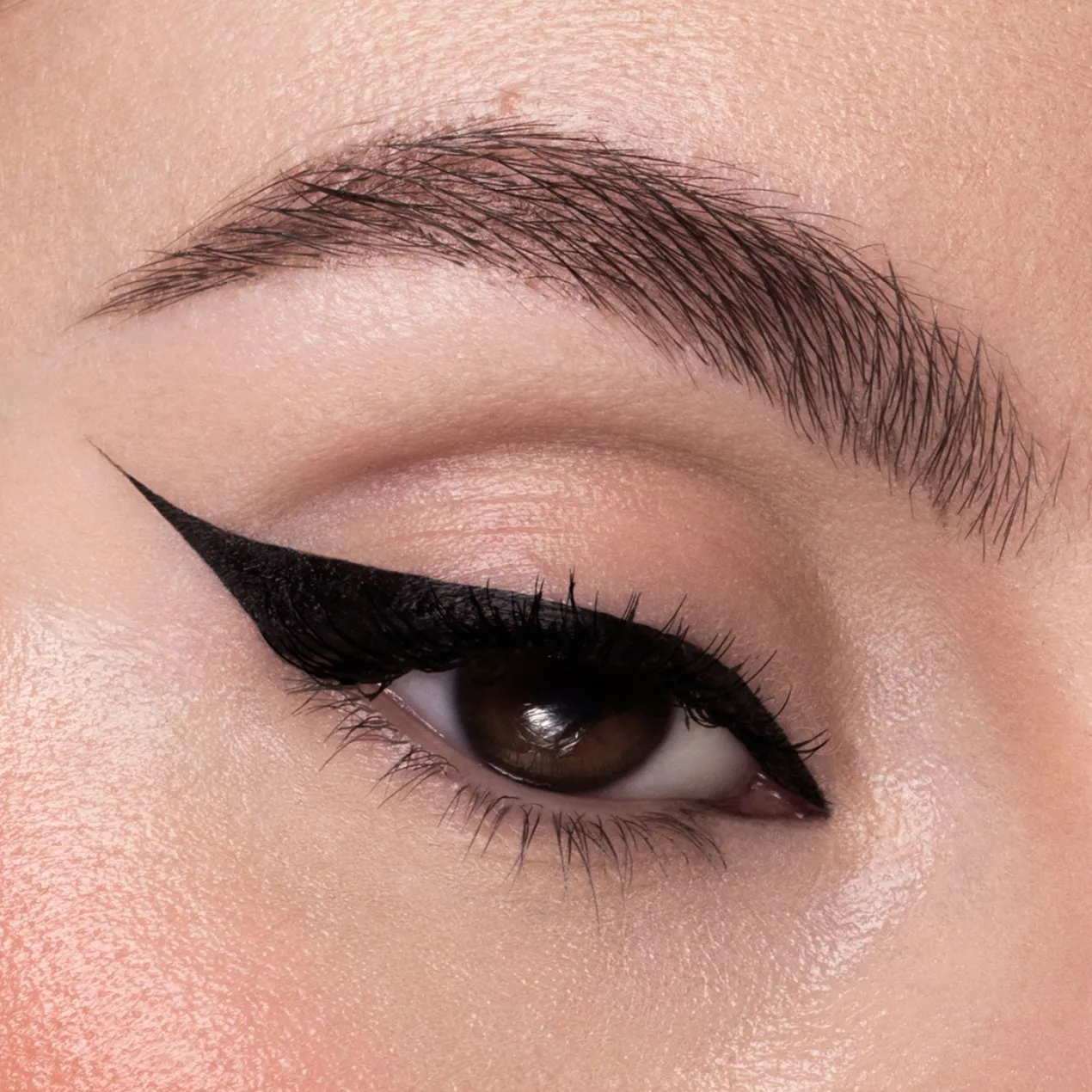 Eyeliner Efecto Negro Intenso