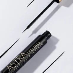 Eyeliner Efecto Negro Intenso