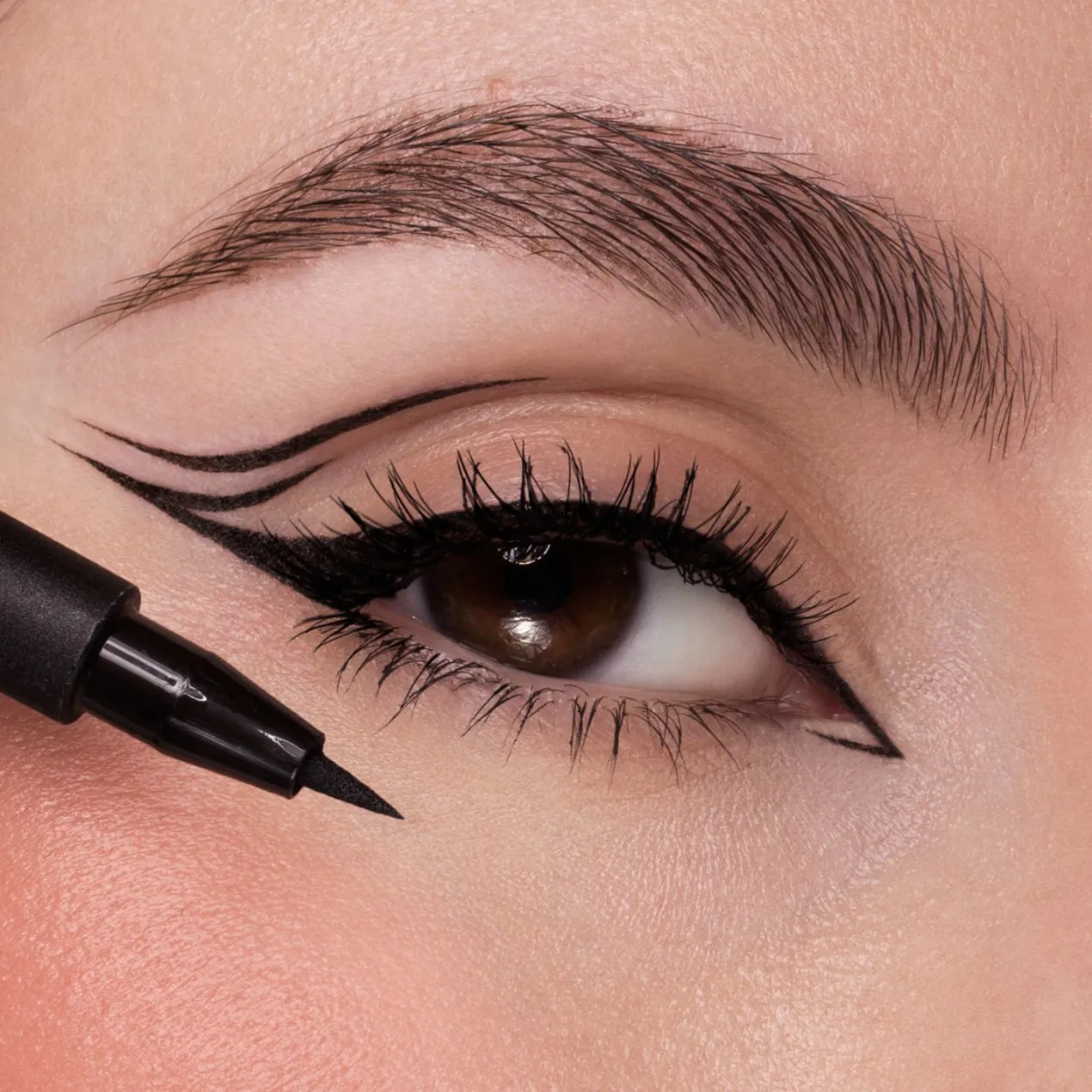 12H Pen Eyeliner Xtra Black