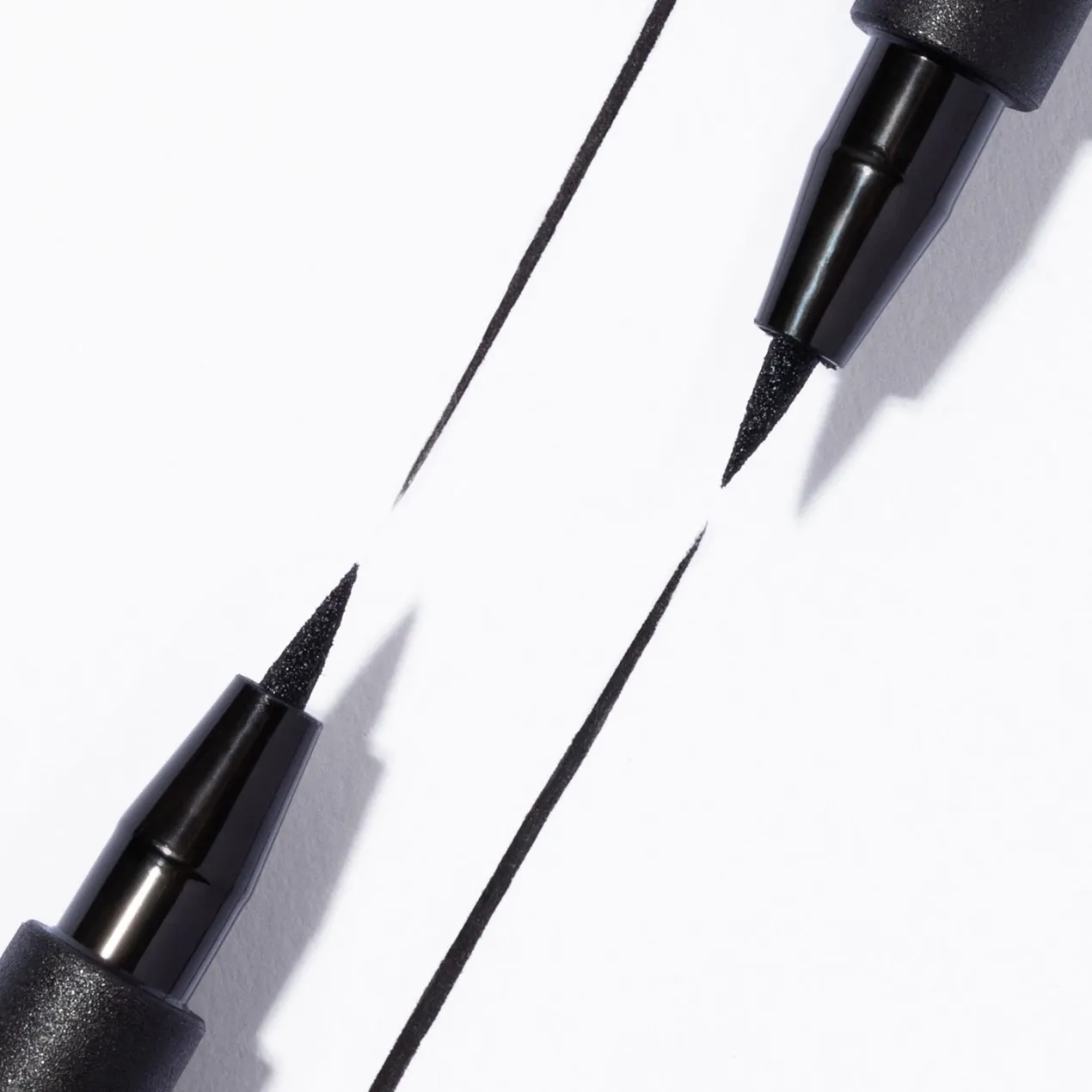 12H Pen Eyeliner Xtra Black