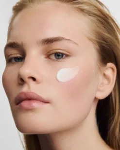 InglotLab Crema Facial Alisadora y Reafirmante con Ácido Hialurónico