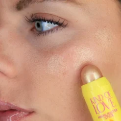 Kind Of Love Highlighter Stick