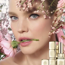 KissKiss Bee Glow Bálsamo Labial con Color