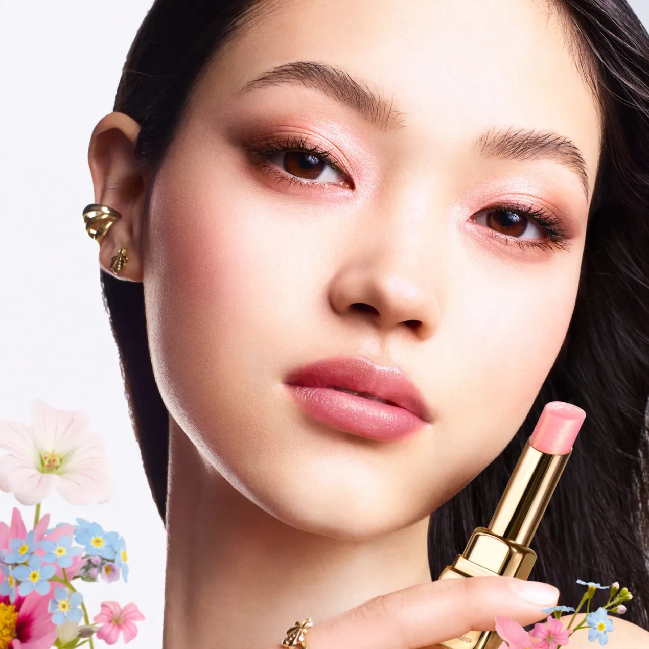 KissKiss Bee Glow Pearly Bálsamo Labial con Color Enriquecido con Miel