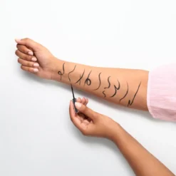 Liquid Ink Eyeliner Efecto Tinta
