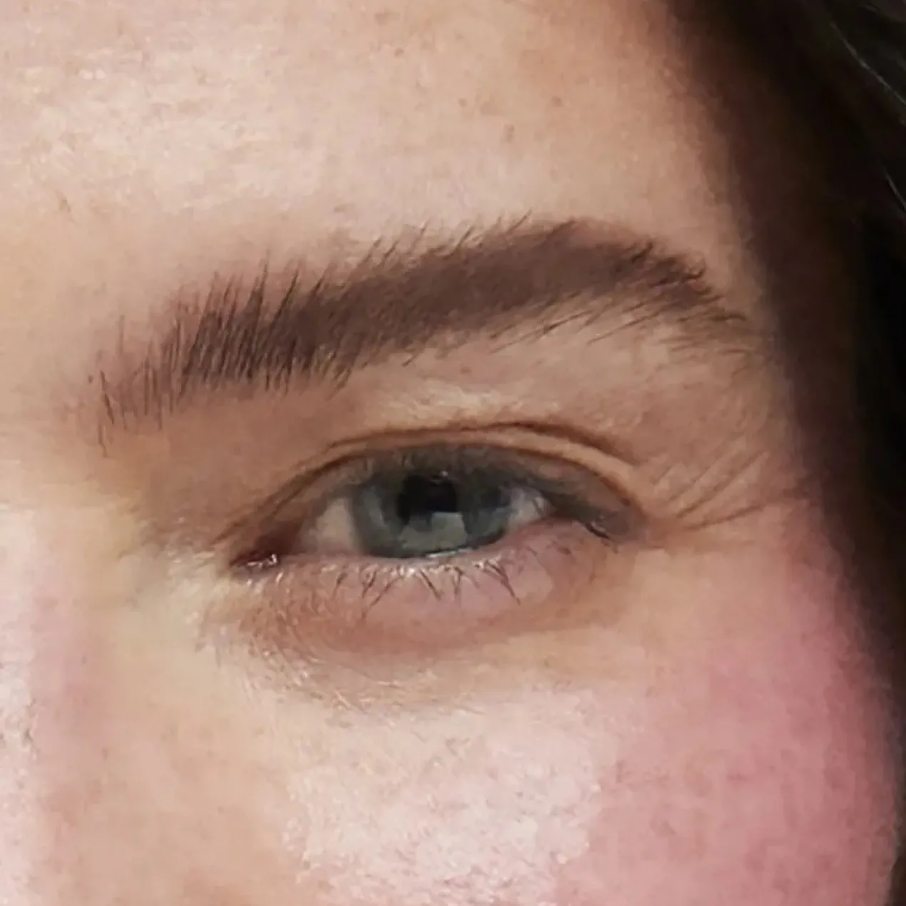 Lápiz de Cejas Fino con Cepillo