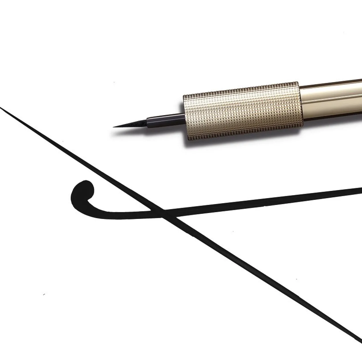 Matte Signature Eyeliner Líquido