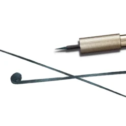 Matte Signature Eyeliner Líquido