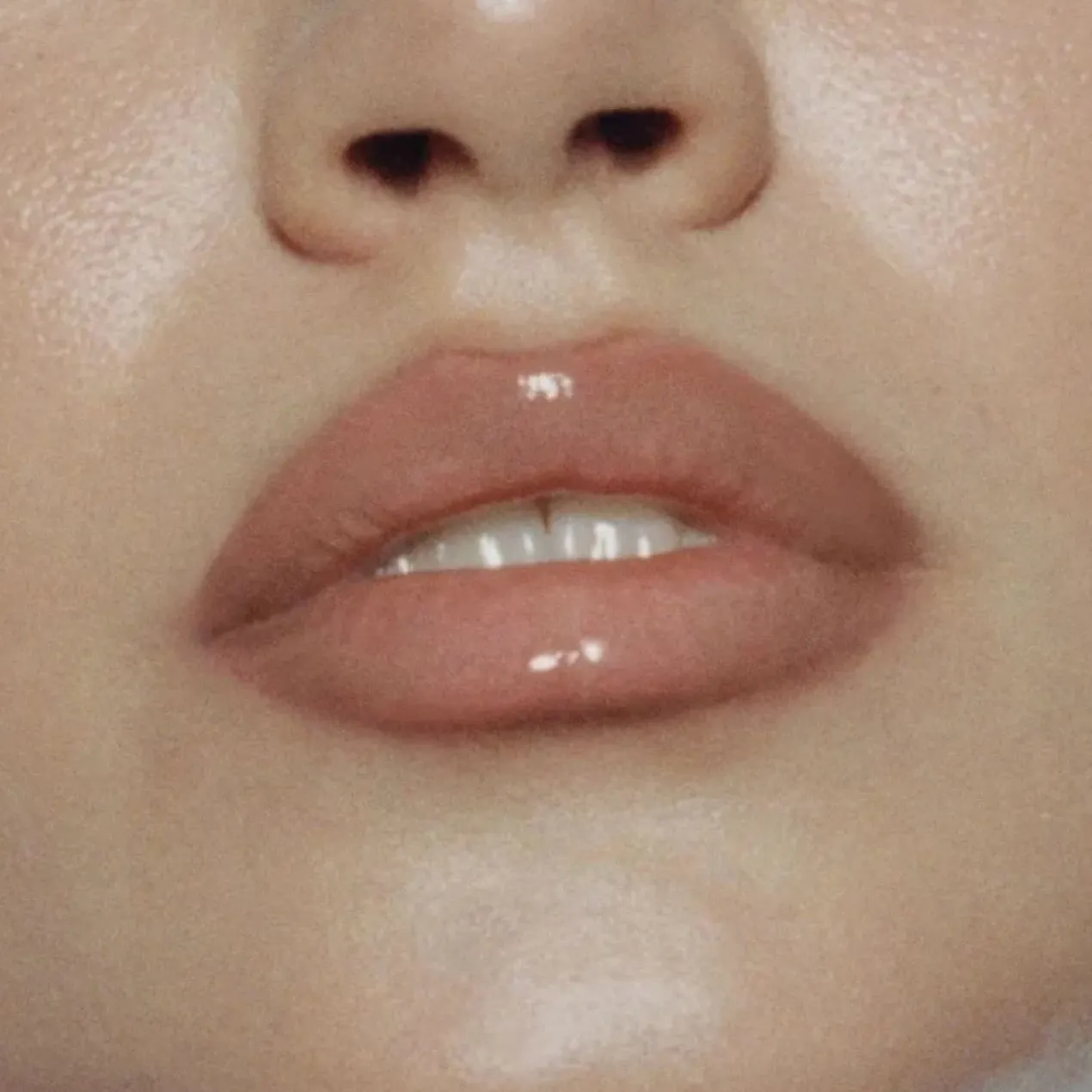 Me Like Voluminizing Lip Gloss Voluminizador de Labios