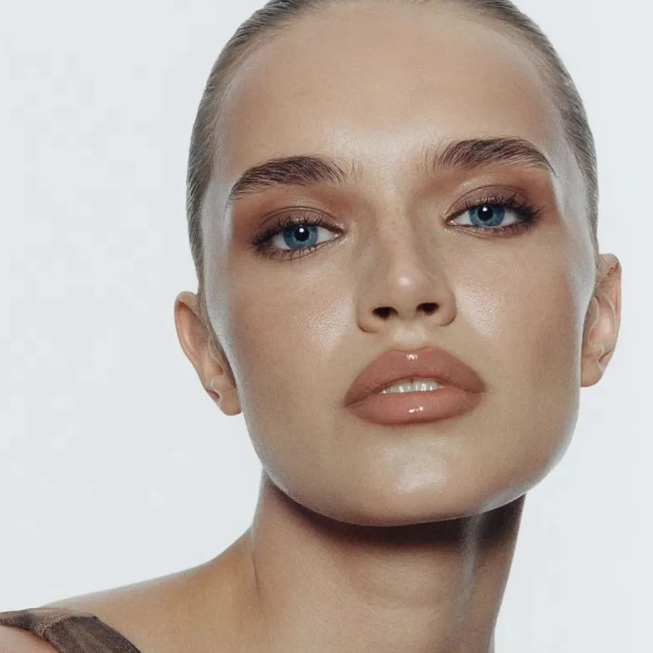 Me Like Voluminizing Lip Gloss Voluminizador de Labios