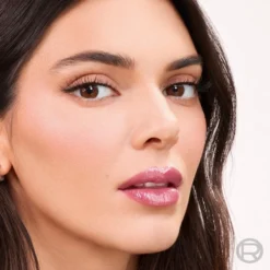 Plump Ambition Aceite Labial con Ácido Hialurónico y Tripéptidos