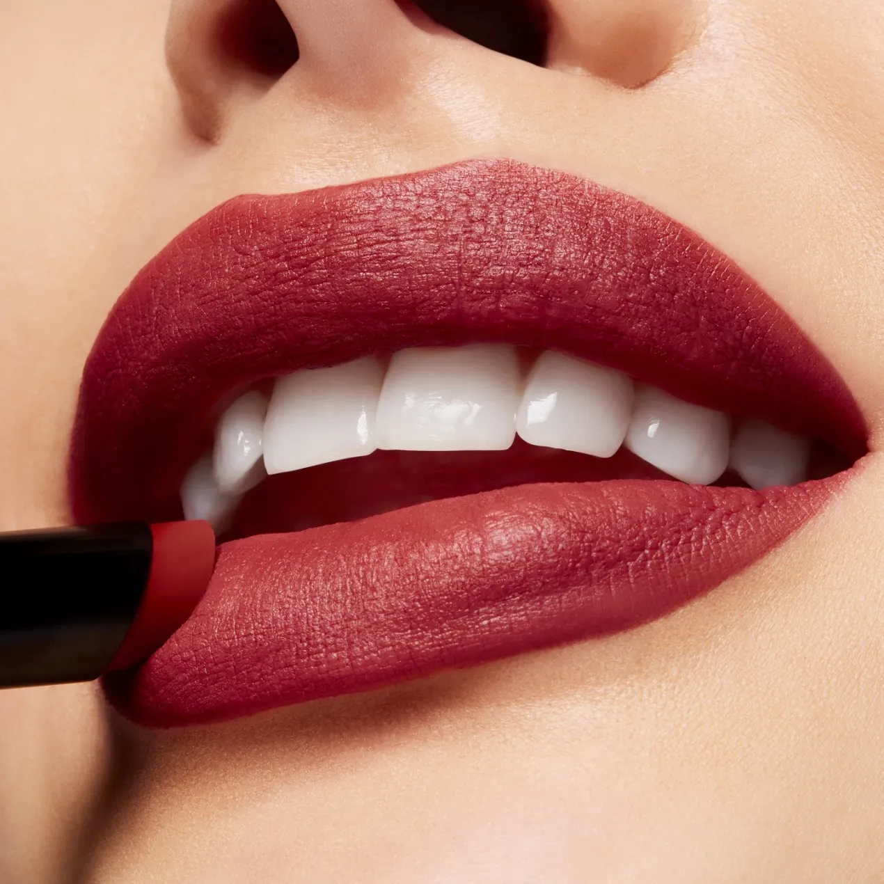 Powder Kiss Velvet Blur Barra de Labios Matte