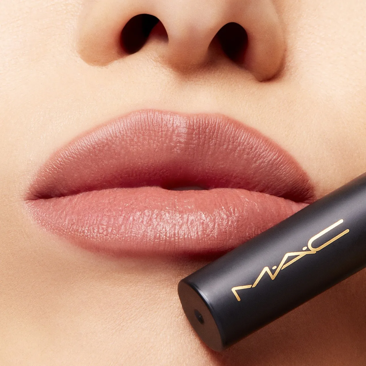 Powder Kiss Velvet Blur Barra de Labios Matte