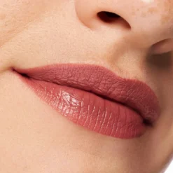 Satin Glow Barra de Labios con Brillo Luminoso