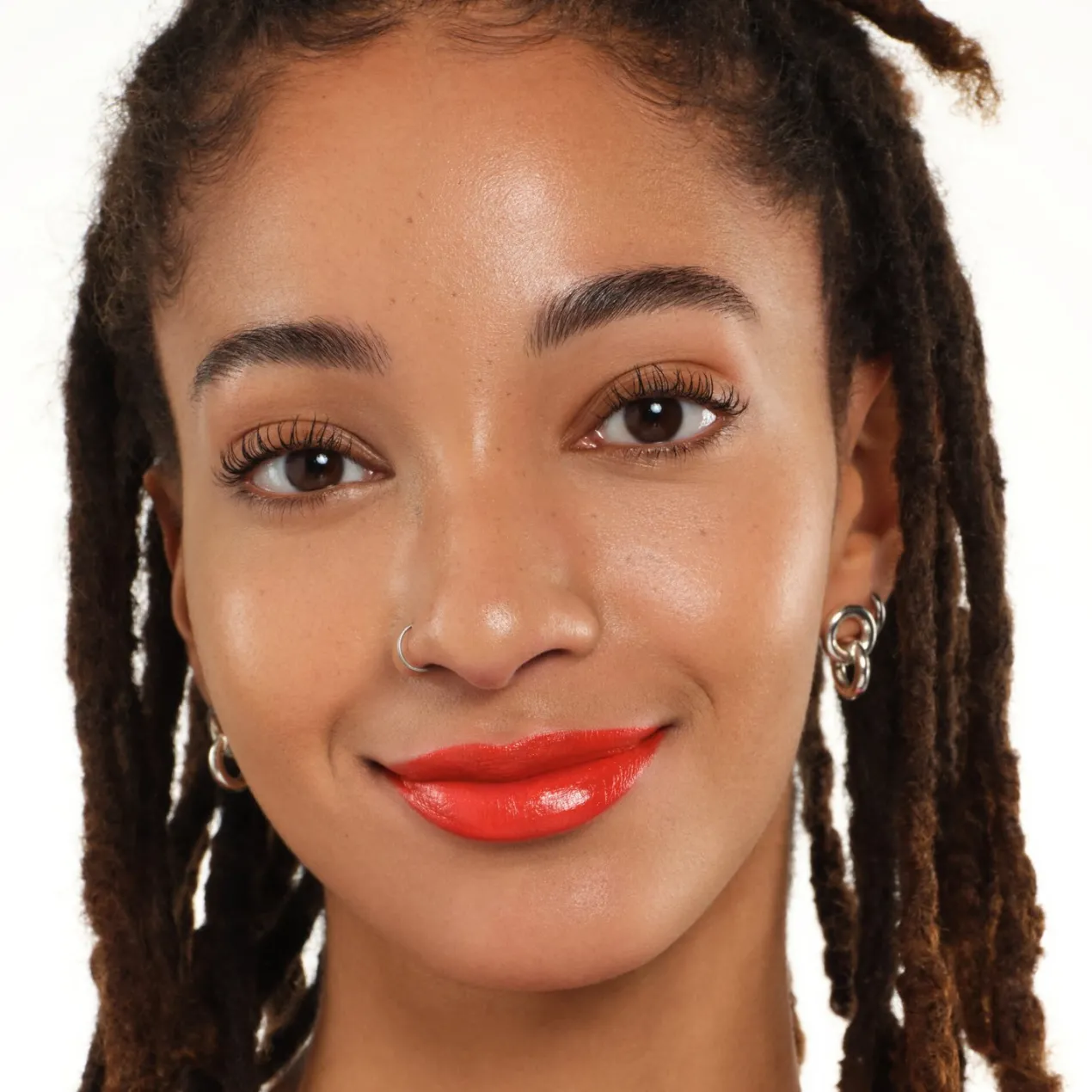 Satin Glow Barra de Labios con Brillo Luminoso