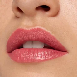 Satin Glow Barra de Labios con Brillo Luminoso