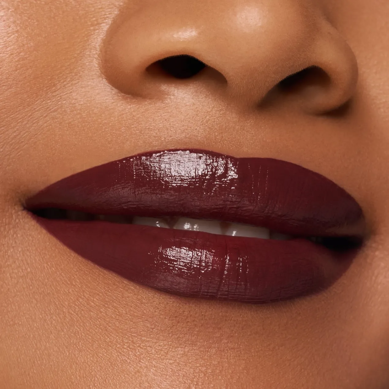 Satin Glow Barra de Labios con Brillo Luminoso