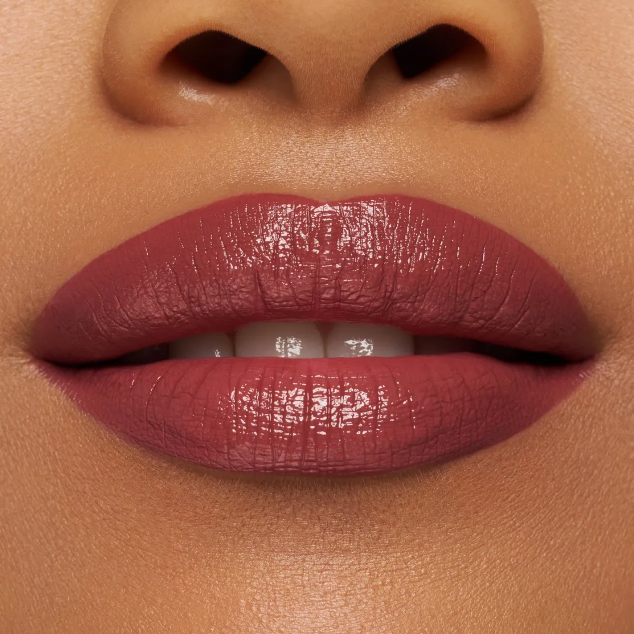 Satin Glow Barra de Labios con Brillo Luminoso