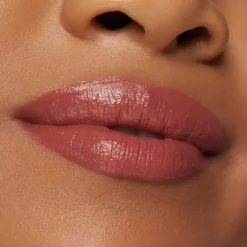 Satin Glow Barra de Labios con Brillo Luminoso
