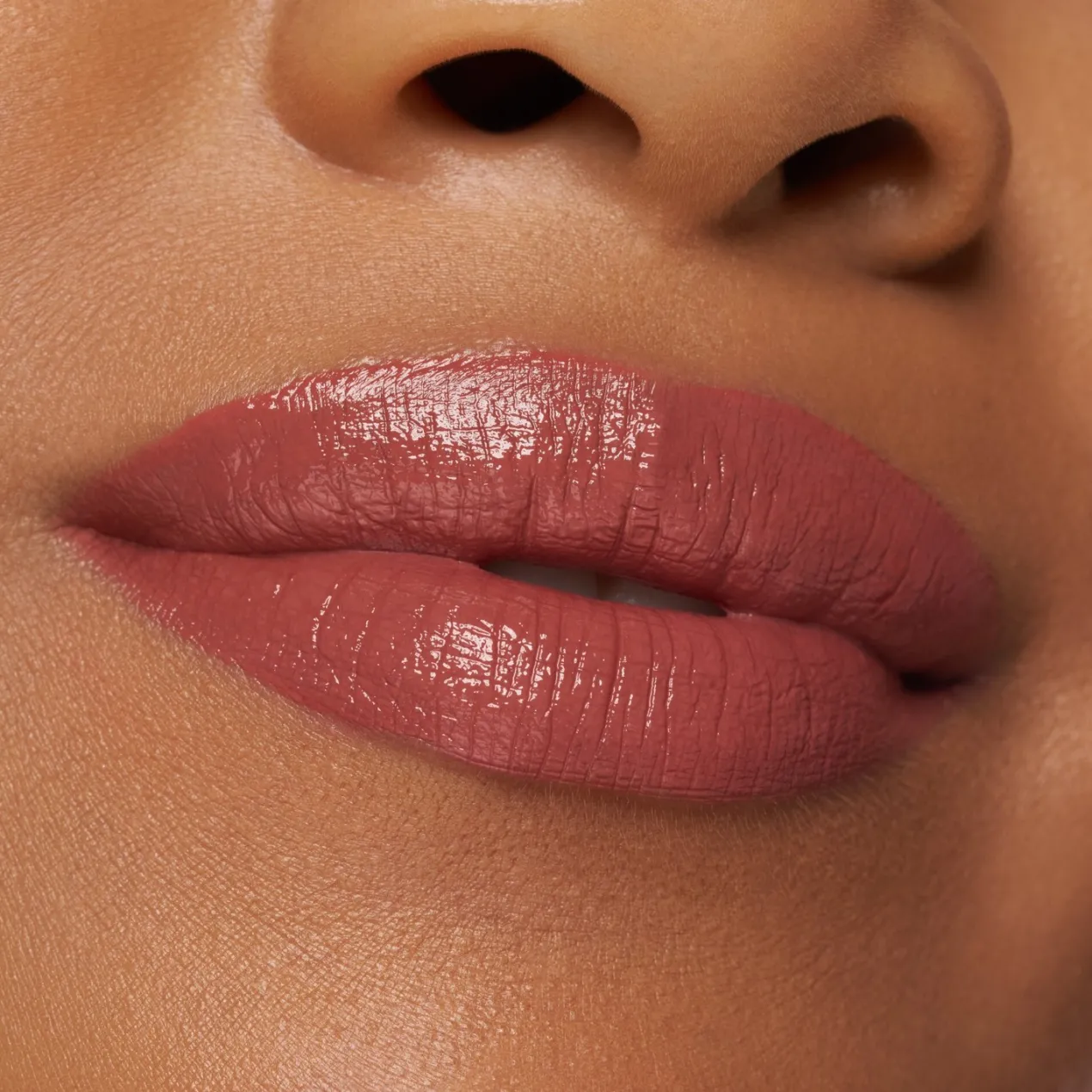 Satin Glow Barra de Labios con Brillo Luminoso