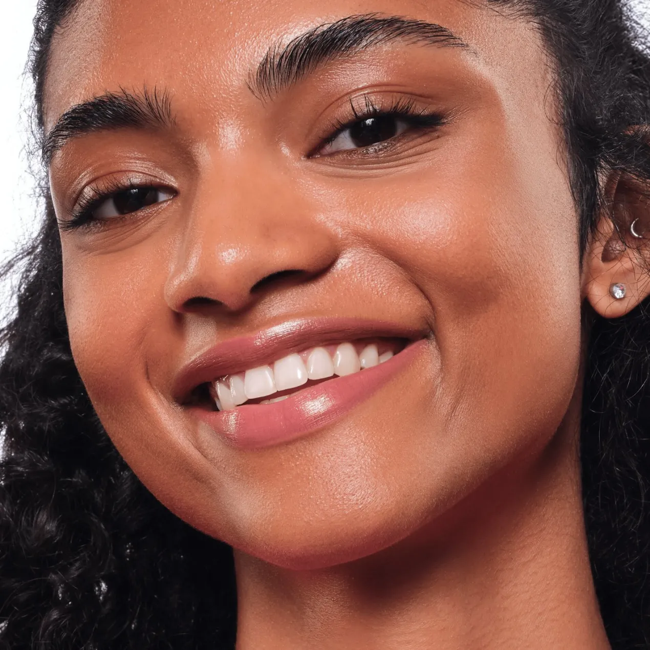 Satin Glow Barra de Labios con Brillo Luminoso