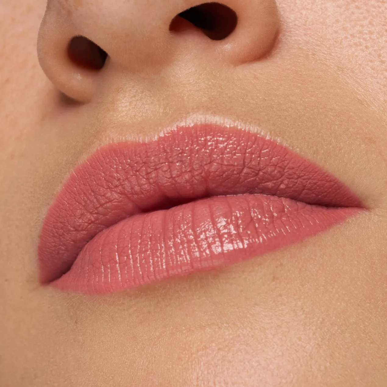 Satin Glow Barra de Labios con Brillo Luminoso