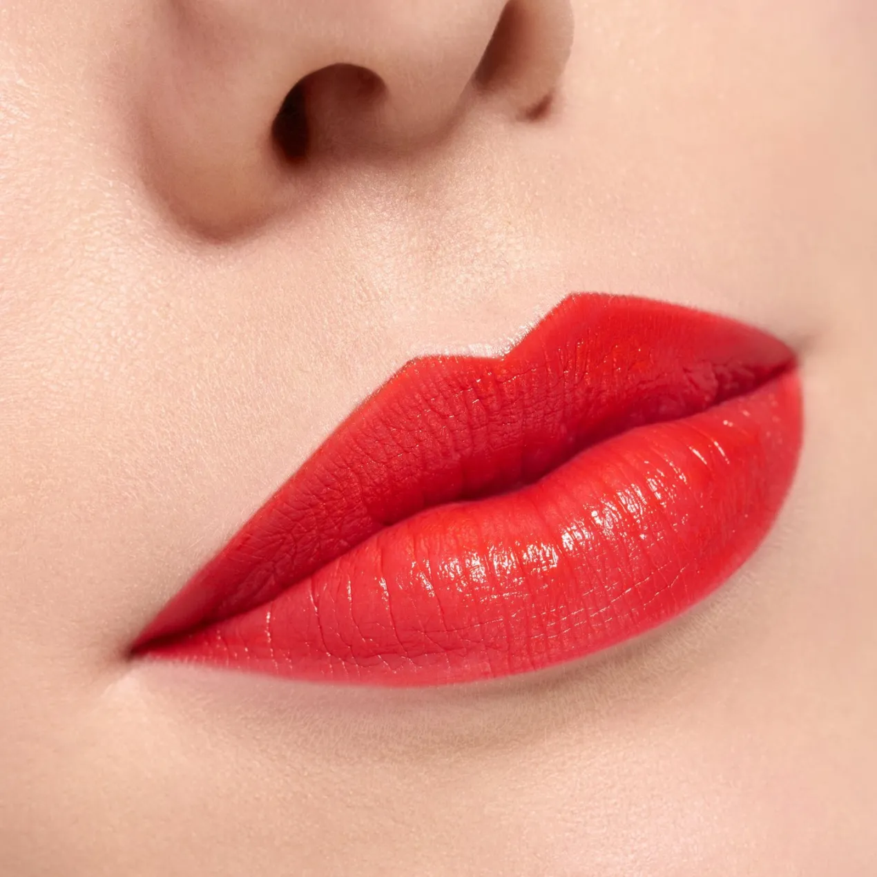 Satin Glow Barra de Labios con Brillo Luminoso
