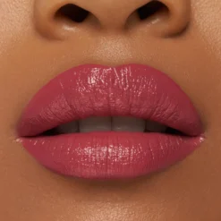 Satin Glow Barra de Labios con Brillo Luminoso