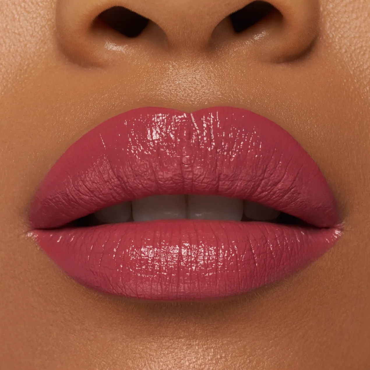 Satin Glow Barra de Labios con Brillo Luminoso