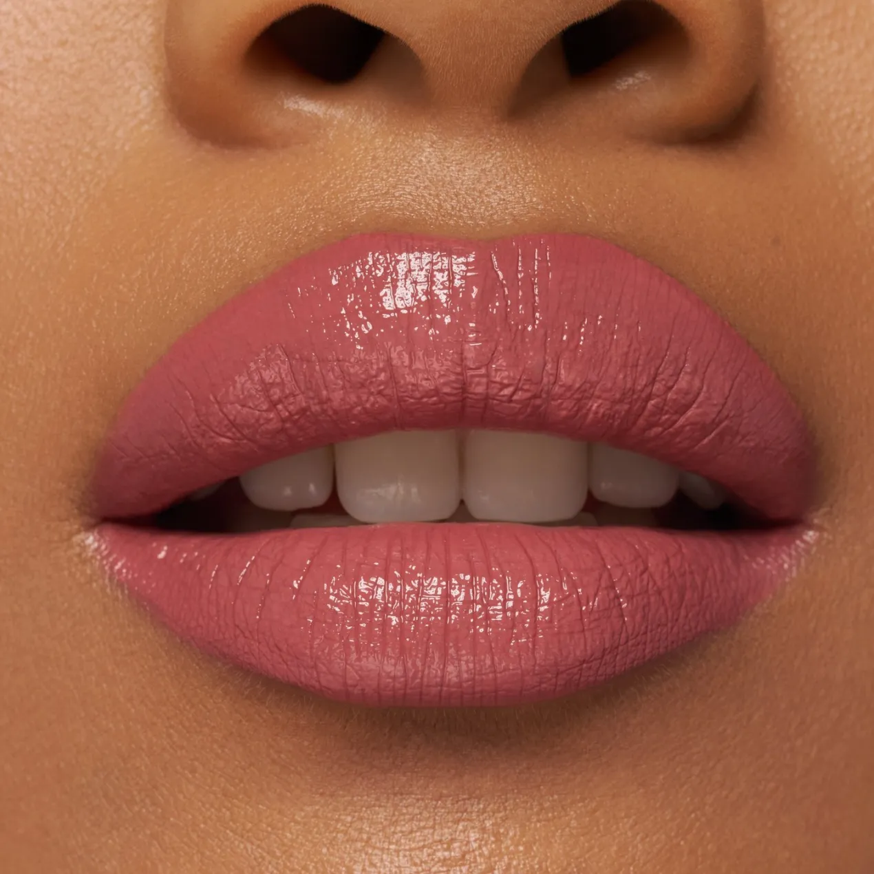 Satin Glow Barra de Labios con Brillo Luminoso