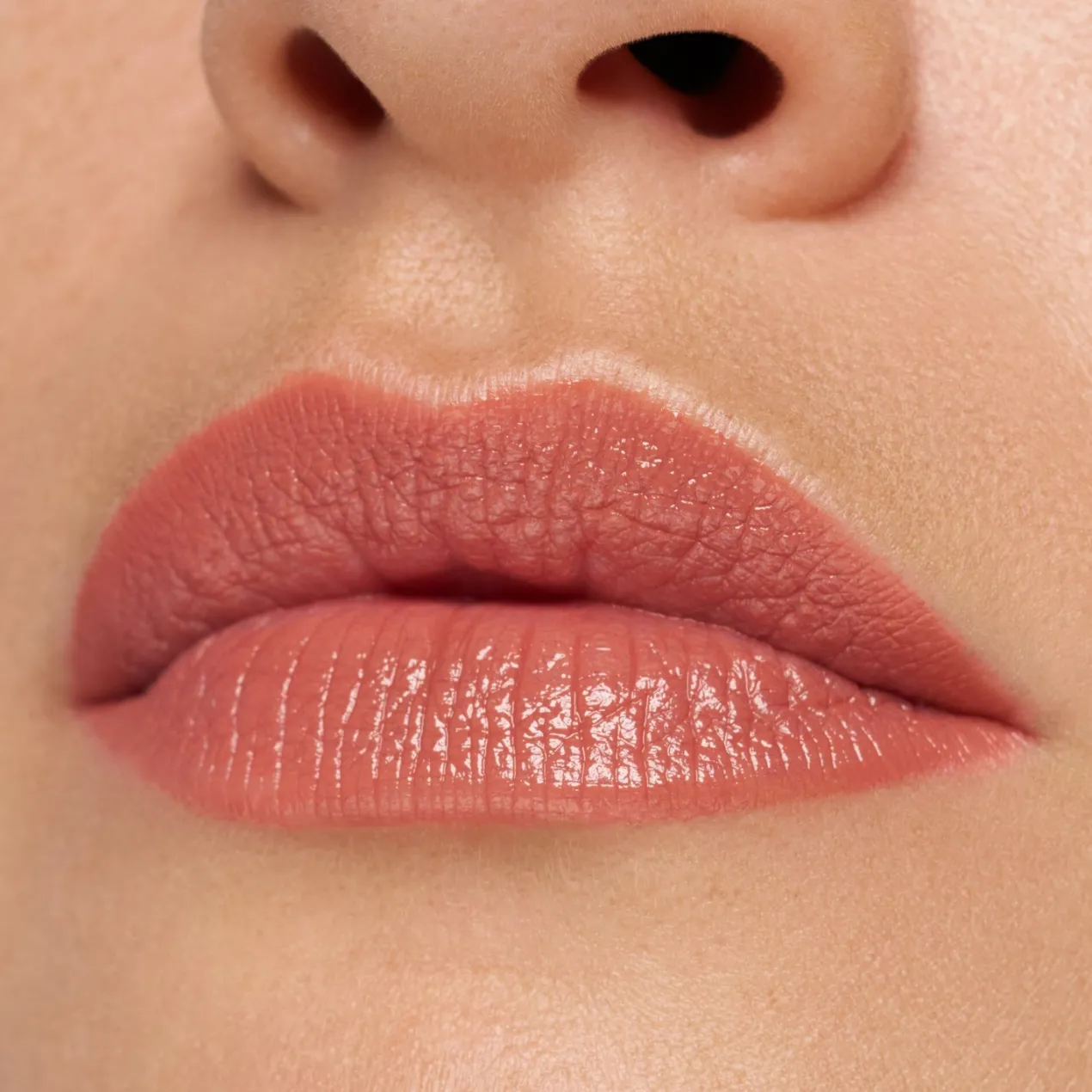 Satin Glow Barra de Labios con Brillo Luminoso