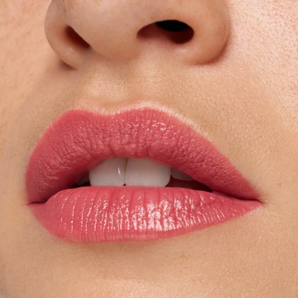 Satin Glow Barra de Labios con Brillo Luminoso