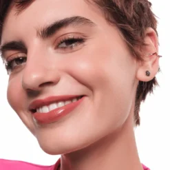 Satin Glow Barra de Labios con Brillo Luminoso