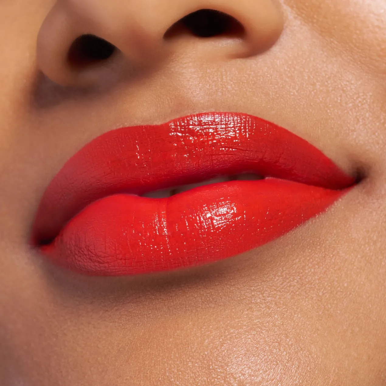 Satin Glow Barra de Labios con Brillo Luminoso