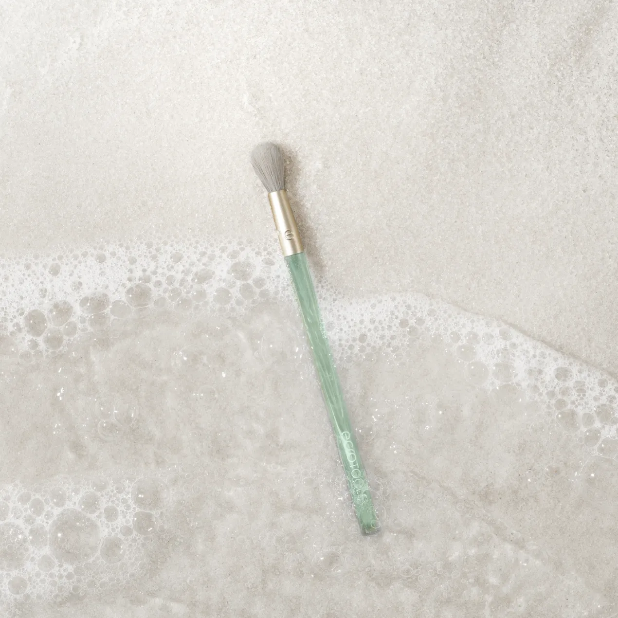 Sea Gems Taperede Eye Crease Brush