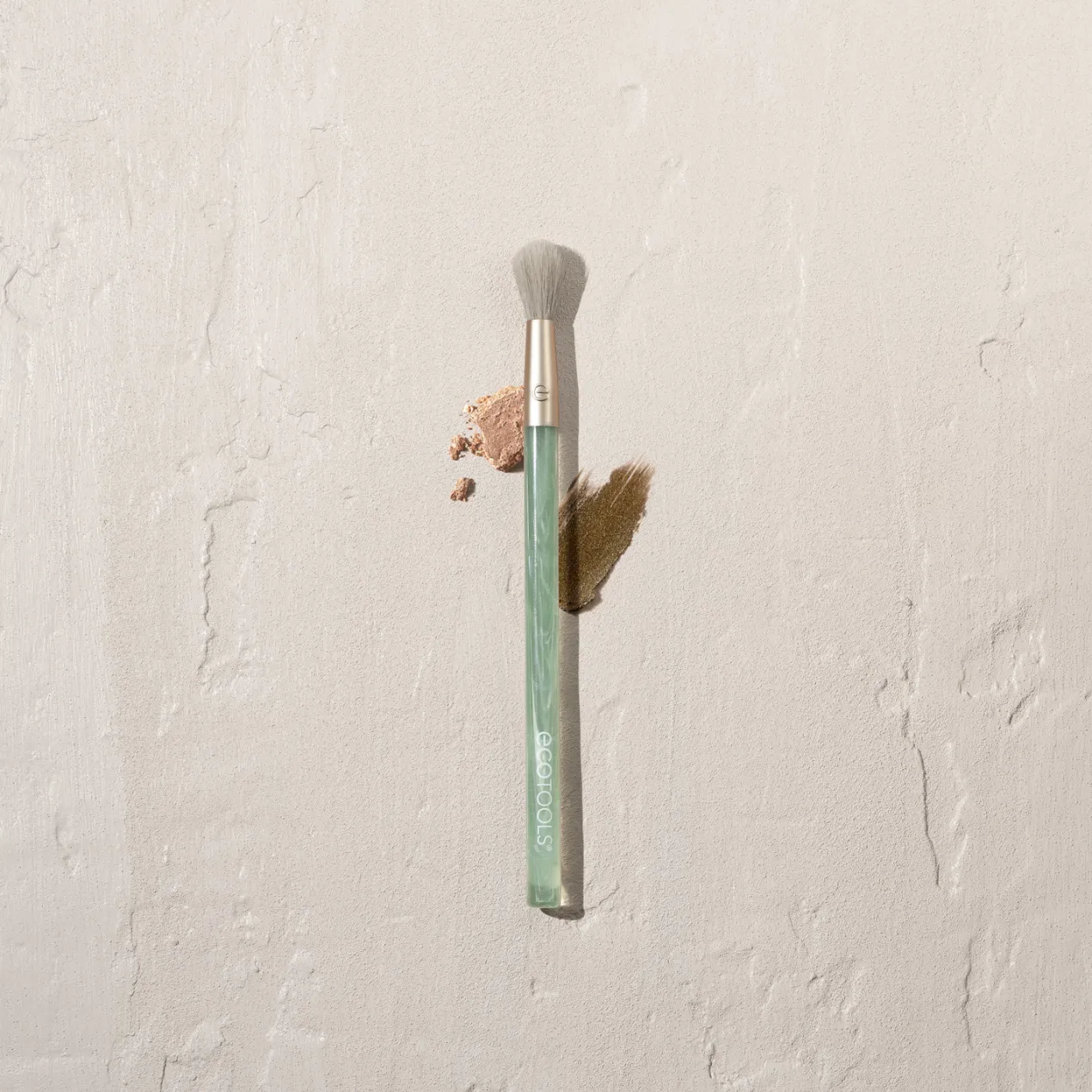 Sea Gems Taperede Eye Crease Brush
