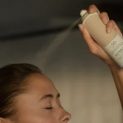 Silky Bronze Cooling Spray Solar Antiedad SPF50+