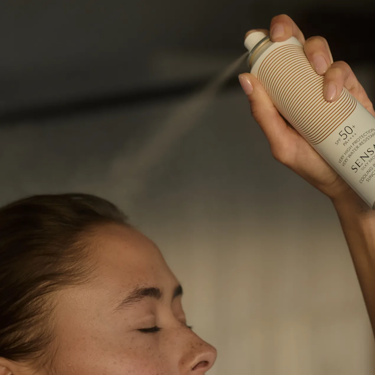 Silky Bronze Cooling Spray Solar Antiedad SPF50+
