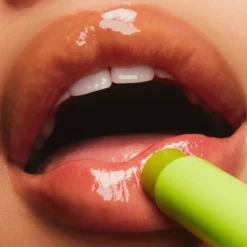 Squirt Plumping Gloss Stick Bálsamo con brillo y color
