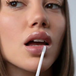 Stayin' Glossy Lip Gloss Brillo de Labios