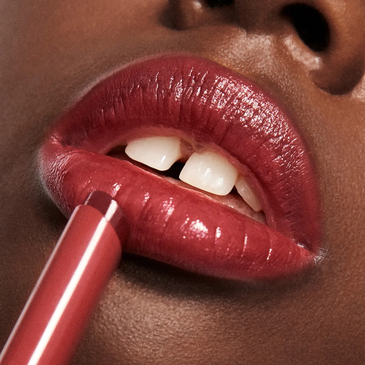 The Color Lip Glow