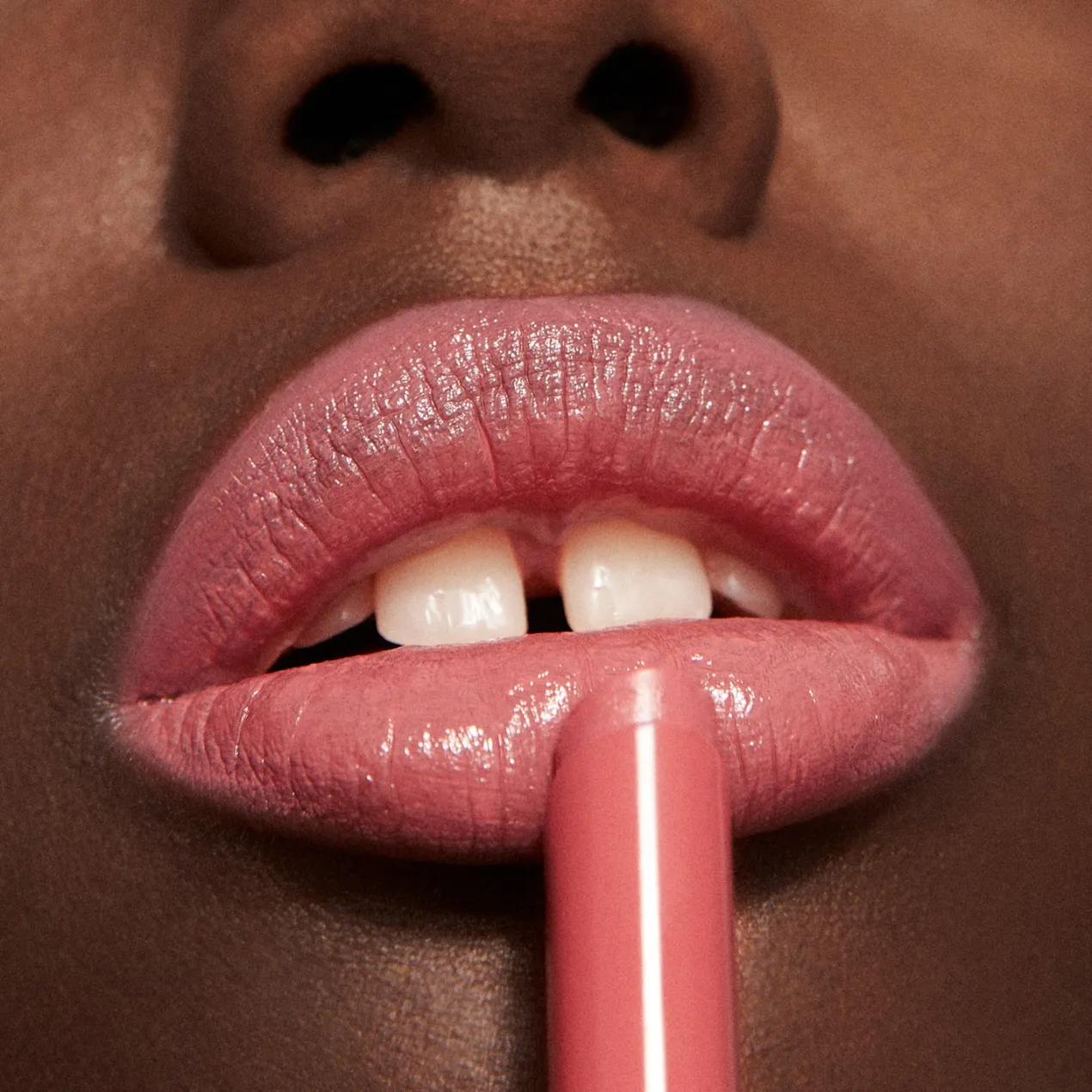 The Color Lip Glow