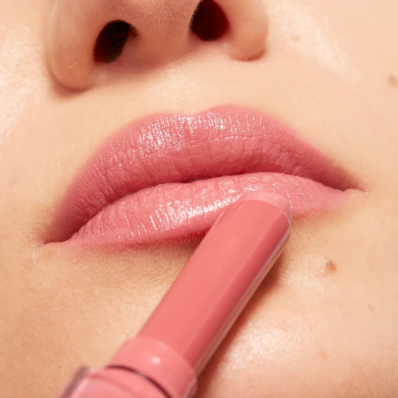 The Color Lip Glow