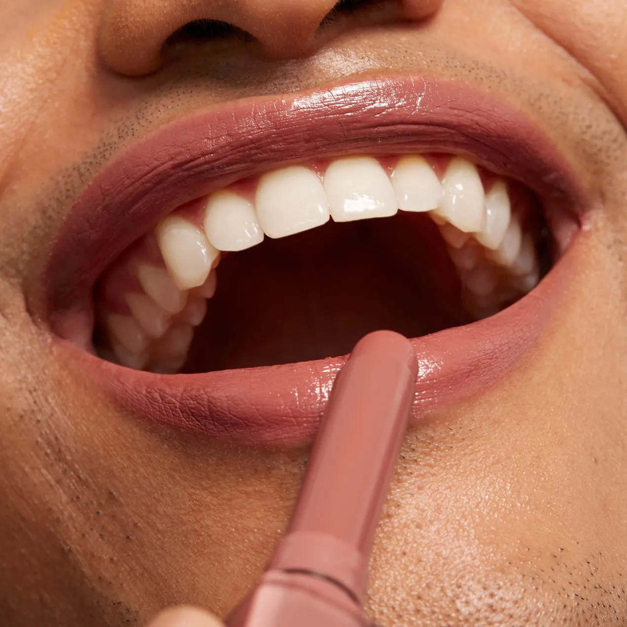 The Color Lip Glow