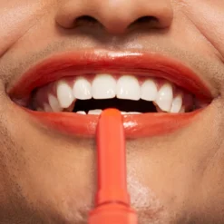 The Color Lip Glow
