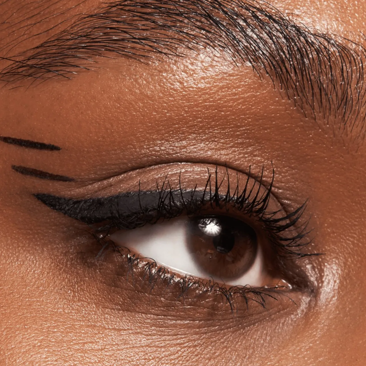 Tiny Tip Liner Delineador de Ojos Waterproof