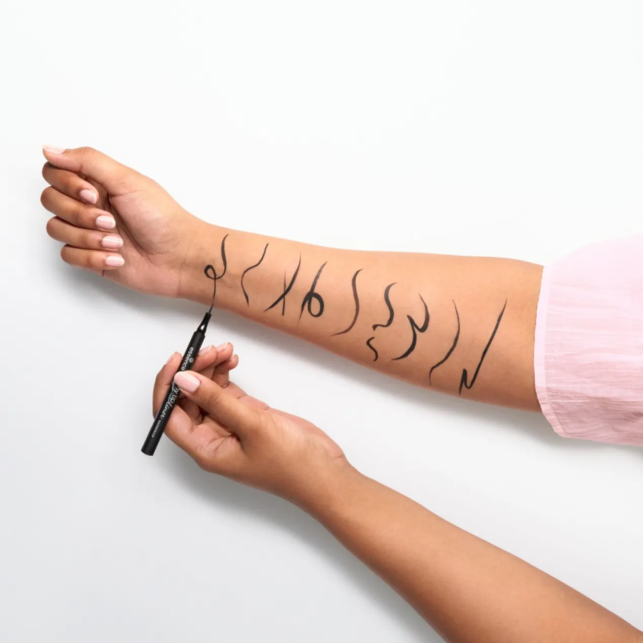 Tiny Tip Liner Delineador de Ojos Waterproof