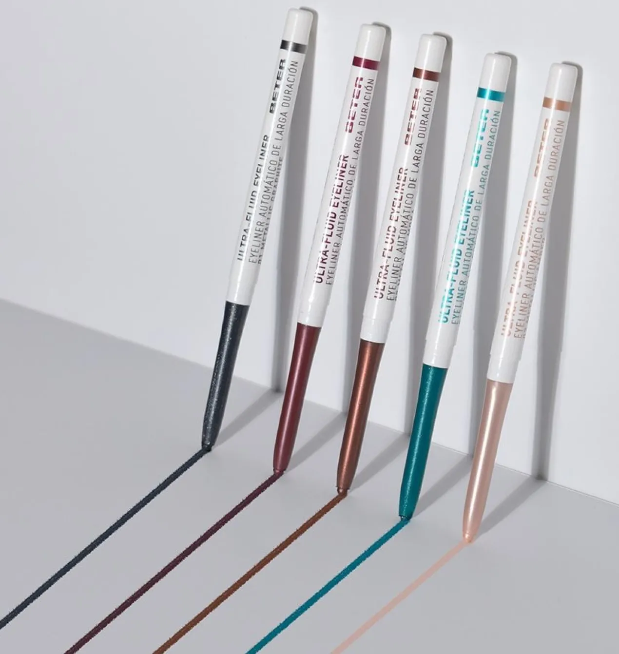 Ultra-Fluid Eyeliner Automático Larga Duración